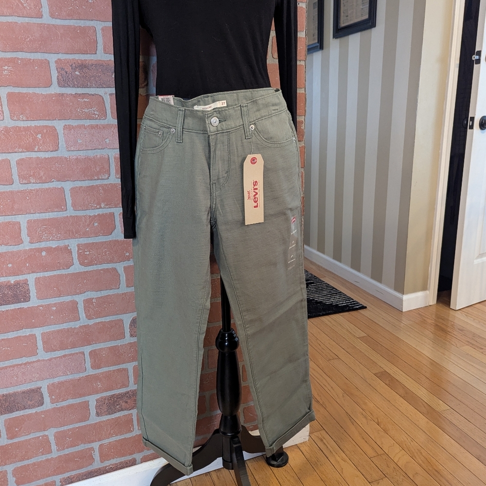 NWT BOYFRIEND Levi's Sage Green Denim Pants SZ 27 (cropped Length)